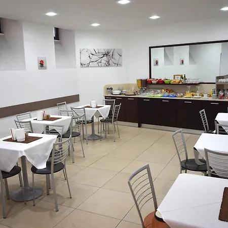 露莎娜酒店