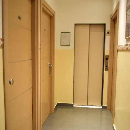 酒店 露莎娜酒店 3*