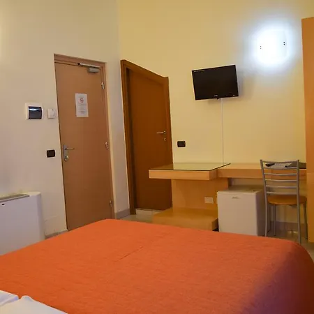 酒店 露莎娜酒店 3*